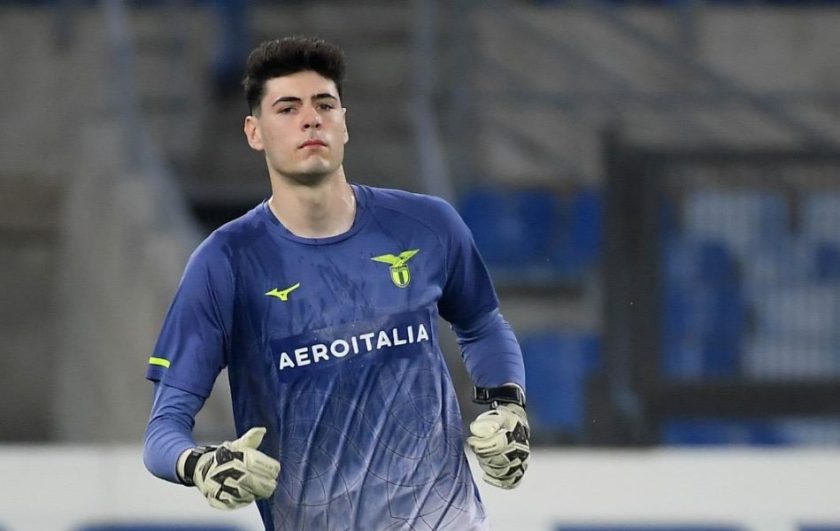 Il portiere della Lazio Edoardo Motta sorride durante l'intervista post-partita.