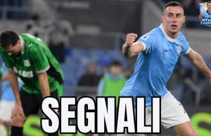 Lazio, tre punti di platino: la vittoria del gruppo e l’intuizione di Sarri Adam Marusic festeggia dopo il gol decisivo in uno stadio Olimpico vuoto