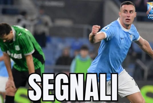 Lazio, tre punti di platino: la vittoria del gruppo e l’intuizione di Sarri Adam Marusic festeggia dopo il gol decisivo in uno stadio Olimpico vuoto