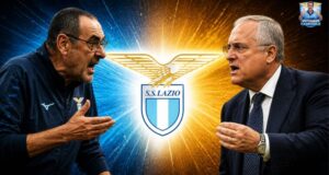 Clamoroso Sarri: addio Lazio, accordo totale col Napoli! Maurizio Sarri con lo sguardo pensieroso in panchina