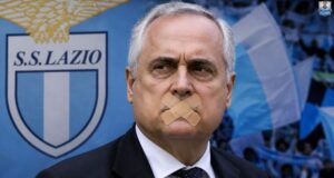 Lotito e l’ombra della Reggina: esplode l’ira dei laziali Claudio Lotito con lo sguardo severo durante una partita della Lazio