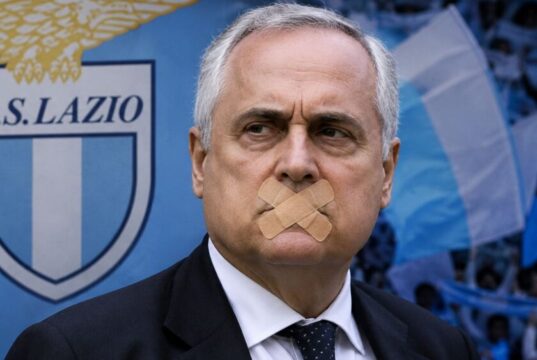 Lotito e l’ombra della Reggina: esplode l’ira dei laziali Claudio Lotito con lo sguardo severo durante una partita della Lazio