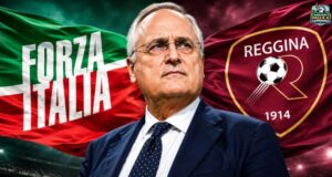 Lotito-Reggina, perché il presidente della Lazio vuole comprare il club amaranto? Tra politica, multiproprietà e futuro biancoceleste Il presidente della Lazio Claudio Lotito in giacca e cravatta Salernitana Reggina