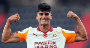 Lazio, spunta Arda Ünyay: chi è il difensore turco seguito dai biancocelesti La Lazio segue Arda Ünyay, giovane difensore del Galatasaray. Ecco chi è il talento turco finito nel mirino dei biancocelesti.