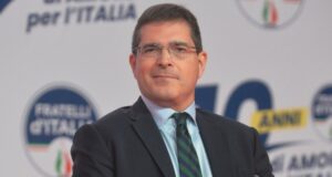 Floridi risponde, ma Capezzone rilancia: “La Lazio deve dare risposte ai tifosi” Emanuele Floridi interviene su Il Tempo, ma Daniele Capezzone rilancia: i tifosi aspettano ancora risposte sulle dieci domande di Bisignani.