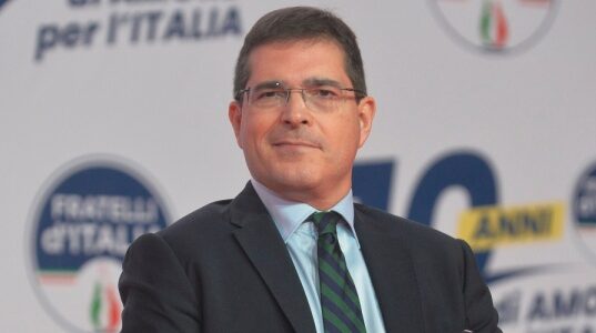 Floridi risponde, ma Capezzone rilancia: “La Lazio deve dare risposte ai tifosi” Emanuele Floridi interviene su Il Tempo, ma Daniele Capezzone rilancia: i tifosi aspettano ancora risposte sulle dieci domande di Bisignani.