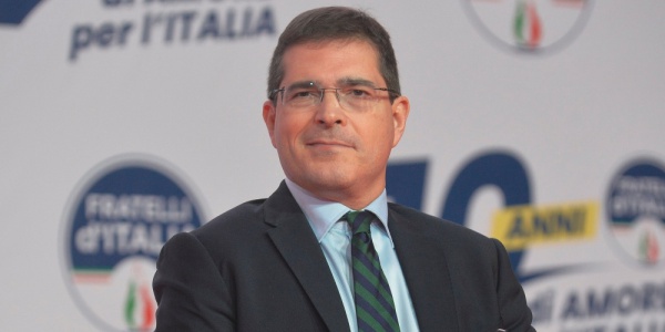 Emanuele Floridi interviene su Il Tempo, ma Daniele Capezzone rilancia: i tifosi aspettano ancora risposte sulle dieci domande di Bisignani. Emanuele Floridi interviene su Il Tempo, ma Daniele Capezzone rilancia: i tifosi aspettano ancora risposte sulle dieci domande di Bisignani.