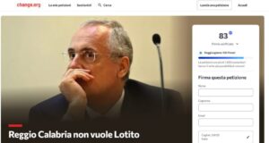 Petizione Lotito Reggina: anche i calabresi dicono no Bandiere e striscioni dei tifosi della Reggina in curva