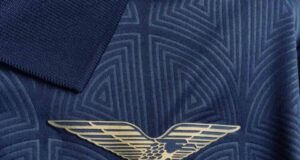 Lazio, svelate a sorpresa le nuove maglie Home e Third Le nuove maglie Home e Third della Lazio firmate Mizuno