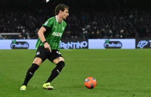Calciomercato Lazio, tramonta l’ipotesi Icardi: all-in della dirigenza su Andrea Pinamonti Andrea Pinamonti in azione durante una partita di Serie A obiettivo di calciomercato per la Lazio