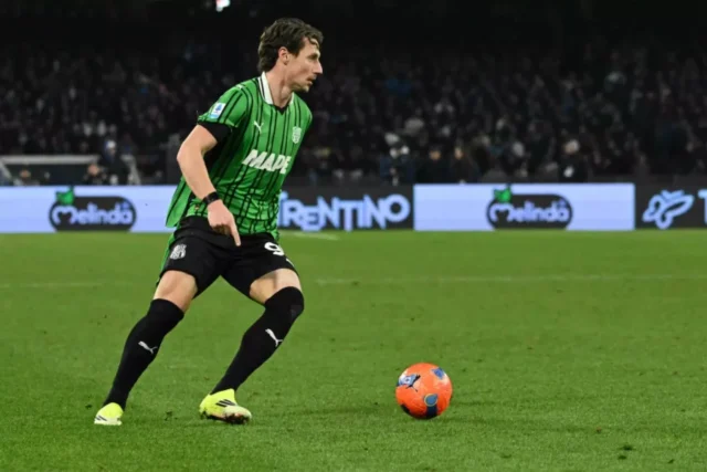 Andrea Pinamonti Lazio calciomercato trattativa Andrea Pinamonti in azione durante una partita di Serie A obiettivo di calciomercato per la Lazio