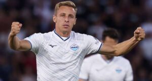 Lazio, Frattesi: «Ero avvelenato per il cambio, ma Gattuso ha avuto ragione». Poi svela l’esultanza con Zaccagni Davide Frattesi centrocampista della SS Lazio durante il media day ufficiale