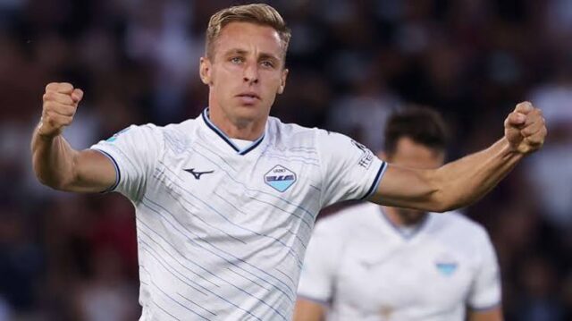 Davide Frattesi ancora decisivo con la Lazio contro il Genoa. Il centrocampista parla dell'addio all'Inter, del ritorno a Roma e rassicura sul ginocchio. Davide Frattesi ancora decisivo con la Lazio contro il Genoa. Il centrocampista parla dell'addio all'Inter, del ritorno a Roma e rassicura sul ginocchio.
