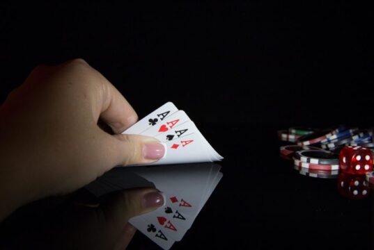 Perché la strategia di base del blackjack nasce da un calcolo