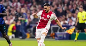 Calciomercato Lazio, rinforzo per la difesa: fumata bianca in arrivo per Josip Sutalo Josip Sutalo in campo con la maglia dell'Ajax nuovo difensore della SS Lazio