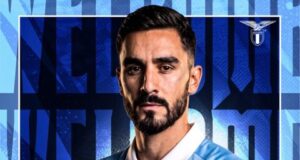 Ufficiale, Josip Šutalo è un nuovo difensore della Lazio: il comunicato del club e i dettagli Josip Sutalo nuovo difensore della SS Lazio dopo l'ufficialità del trasferimento dall'Ajax