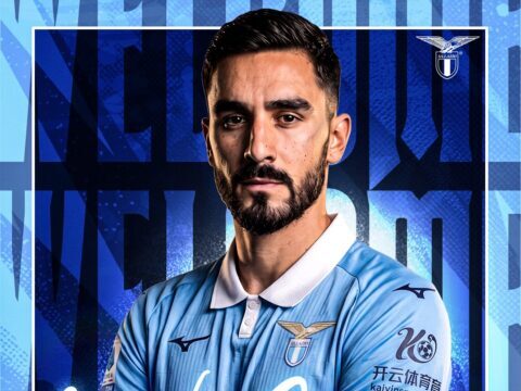 Juventus-Lazio, le formazioni ufficiali: Sutalo riprende il centro della difesa, Spalletti punta su Kolo Muani Josip Sutalo e i calciatori della Lazio in campo per il riscaldamento di Juventus Lazio all'Allianz Stadium