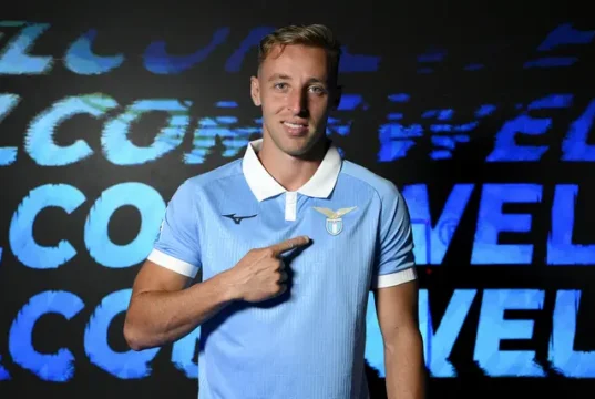 Lazio, Frattesi come Lucarelli: il ritorno al primo amore rinunciando ai soldi dell’Inter Frattesi trascina la Lazio con tre gol in tre partite. Di Marzio svela il retroscena Juventus: «Se non fosse andato alla Lazio, lo avrebbe preso».